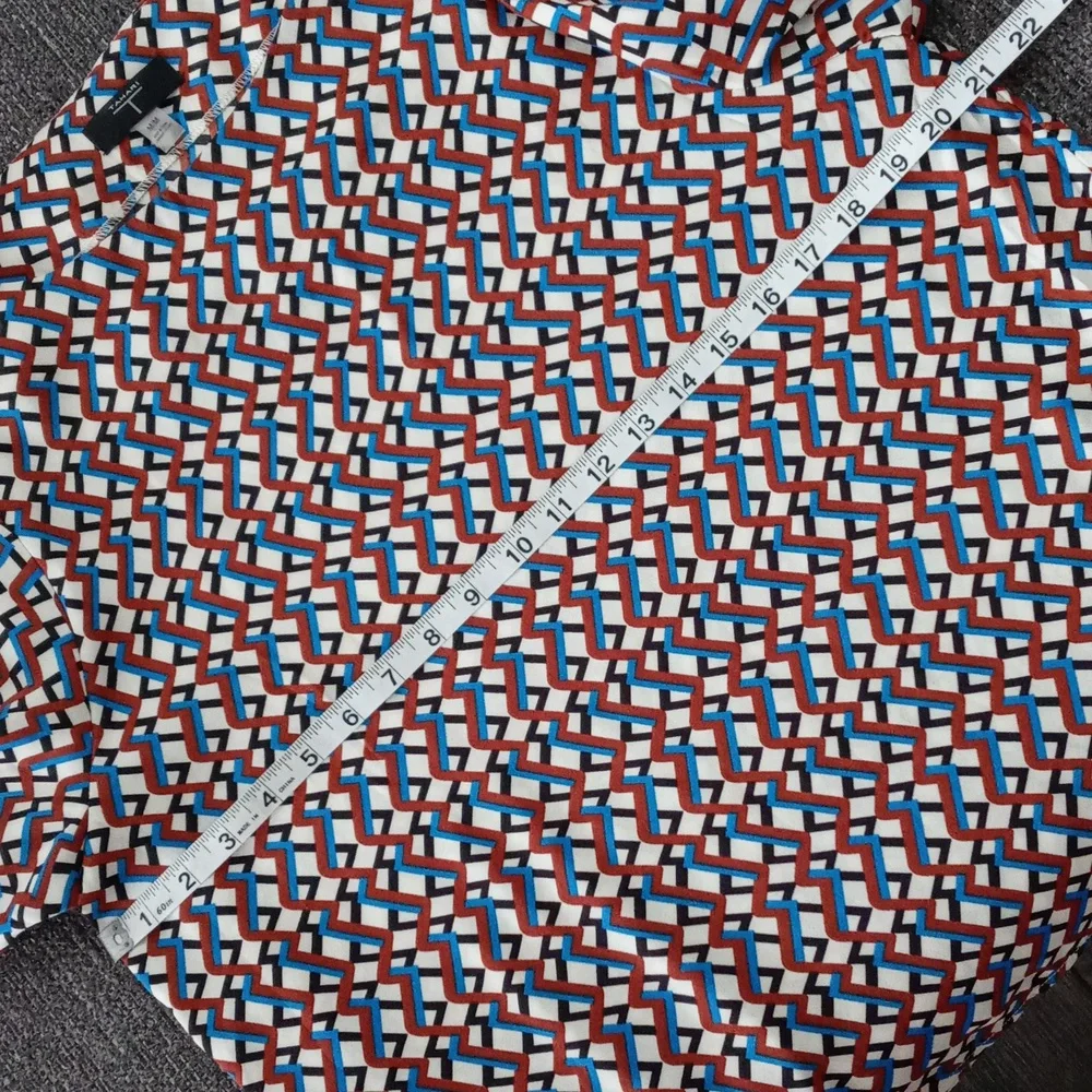 💙T Tahari💙 - Geometric Top - Picture 15 of 16